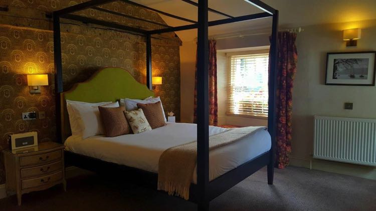 The Queen's Head Inn and Restaurant Hotel Room