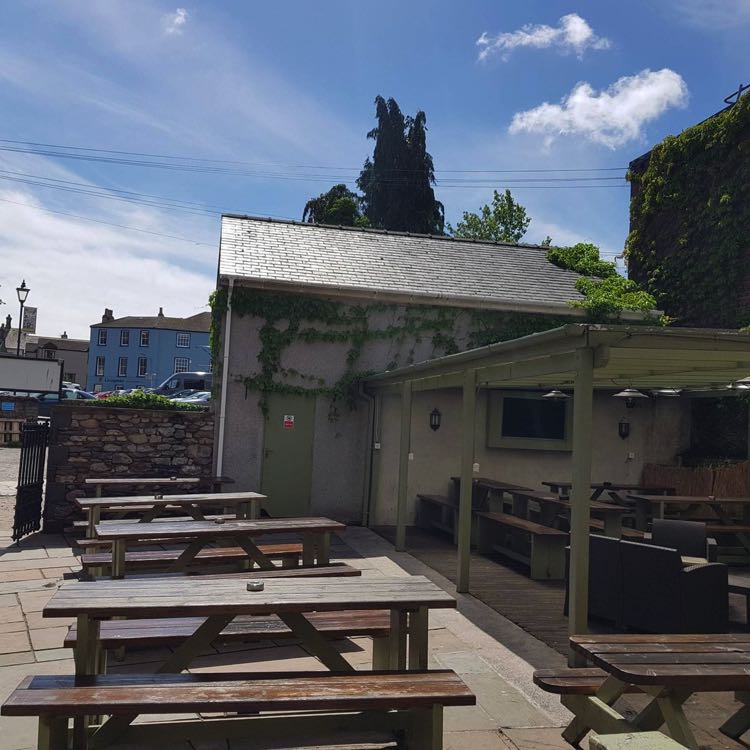 The Sun Inn (Ulverston) beer garden
